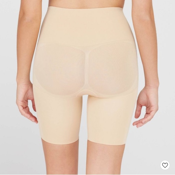 Assets Spanx Mid-Thigh Shaper Shorts Target - Picture 4 of 13